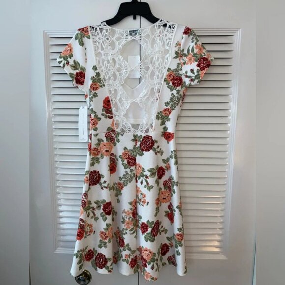Almost Famous Floral Dress - Picture 4 of 6